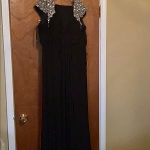 Formal dress sleeveless with scarf